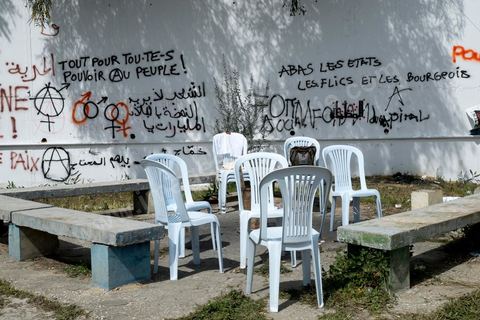 29 mars 2013 : graffitis sur les murs au dernier jour des rencontres du Forum Social Mondial sur le campus universitaire de Tunis. Ce premier forum en Terre arabe a été fortement marqué par les revendicatiosn et constatestations nationaliste arabes, et dominé par un hommage et soutien constant au peuple palestinien.