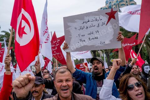 9 avril 2013 : militants du Parti Socialiste. à l'occasion de la journée des martyrs, l'avenue Bourguiba à Tunis a accueilli plusieurs marches politiques. Entre la première marche de la nouvelle alliance politique "Union pour la Tunisie", regroupant les partis progressistes Nidaa Tounes, Al Joumhouri, Al Massar, Parti Socialiste et Parti Patriotique, et celle des partisans de Ennahdha et des Ligues de Protection de la Révolution (LPR) la tension a été au maximum mais contrôlé par un dispositif sécuritaire impotant et efficace.