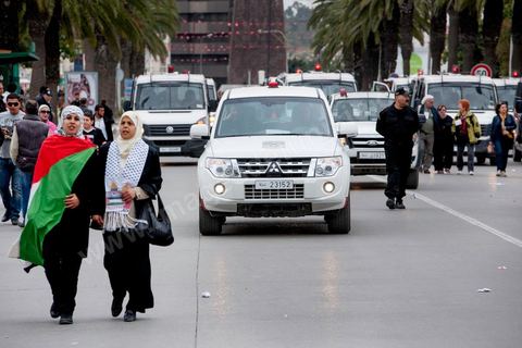 30 mars 2013 : dispositif d'encdrement policier pour la protection des manifestants lors de la marche de cloture du FSM à Tunis