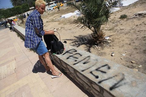 19 mai 2013 : La militante du mouvement FEMEN en Tunisie, Amina, a été arrêtée, le 19 mai à Kairouan. Amina a tagué le nom de son groupe « FEMEN » sur le mur de la mosquée Oqba-Ibn-Nafaâ. Cet acte lui a valu la rancœur et la colère des habitants des lieux ce qui a obligé les forces de police à procéder à son interpellation.