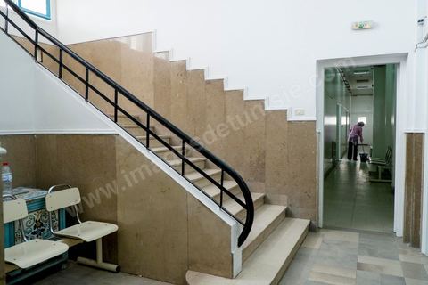 5 juin : après une matinée agitée dans les couloir du tribunal le calm revient à la pause du midi. Au tribunal de Kairouan pour l'audience de Amina Sboui, la première femen tunisienne, dans le bureau du juge.