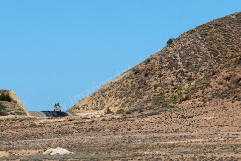 14 juin : les militaires encerclent avec des blindés les 6700 ha du Mont Chambi où sont réfugiés des terroristes islamistes. Le Mont Chambi à Kasserine