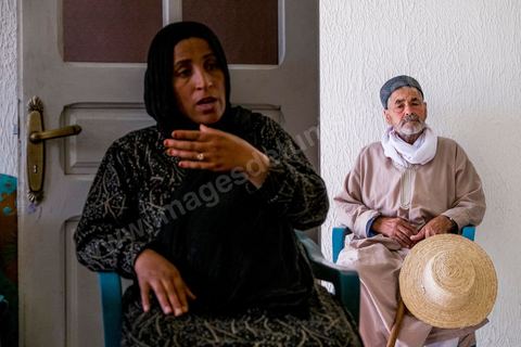 14 juin : la femme et le père de Mokhtar Mbarki, le militaire tué par ses compagnons lors d'une opération nocturne de ratissage dans le Mont Chambi à Kasserine.
