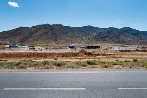Le mont Chambi domine la zone industrielle de Kasserine