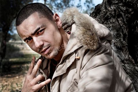 28 mars 2013 : rencontre avec le rappeur Alaa Yaacoubi alias Weld El 15, qui se cache en Tunisie après sa condamnation par contumance à deux ans de prison avec 4 autres rappeurs pour sa chanson et son clip video du morceau musical "Boulicia Kleb" qui veut dire "les policiers sont des chiens". Dans ce Clip, Weld El 15 relate son vécu avec la justice et la police, le clip a été qualifié d’injure et d’immoral par les autorités tunisiennes.