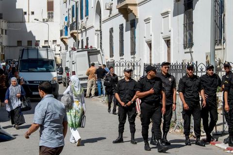 12 mais 2013:  au tribunal de 1ère instance de Tunis, se déroule le procès des trois femen venus de France et d'Allemagne pour une action seins nus deux semaines avant. Emprisonnées depuis deux semaines, elles ont été condamnés à 4 mois et 1 jour de prison ferme.