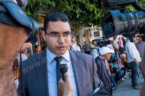 12 mais 2013: Souheib Bahri, l'avocat tunisien des 3 femen avant le procès au tribunal de 1ère instance de Tunis, se déroule le procès des trois femen venus de France et d'Allemagne pour une action seins nus deux semaines avant. Emprisonnées depuis deux semaines, elles ont été condamnés à 4 mois et 1 jour de prison ferme.