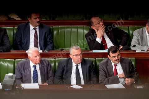 06 août 2013 : première séance de l'Assemblée depuis l'assassinat du député Mohamed Brahmi. La séance plénière débute par un long hommage au martyr avec prières et discours en présence des députés, hormis les 57 en retrait, du Premier Ministre et des ministres de l'Intérieur et de la Défense qui par leurs discours exposeront la situation dans le pays.