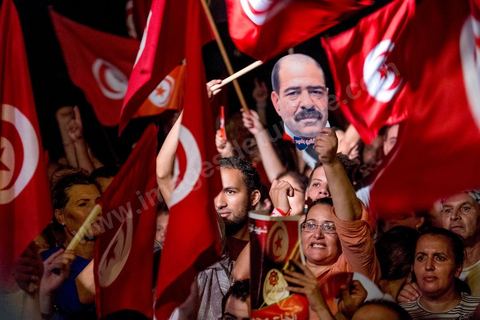 6 août 2013 : grand appel pour un rassemblemnt autour des députés en sitin pour une grande soirée en hommage aux martyrs. En cette soirée de la commémoration des 6 mois de l'assasinat de Chokri Belaid, près de 60 000 opposants au régime se réunissent.