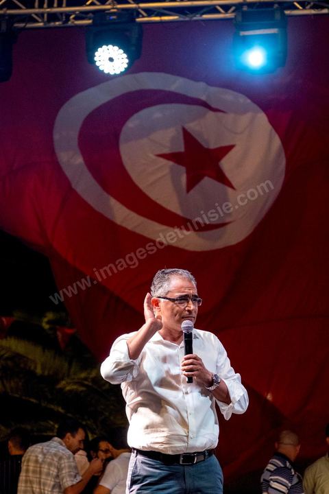 24 août 2013 : Intervention de Mohsen Marzouk leader du parti Nida Tounes, autour du sitin des députés au Bardo, l’opposition tunisienne, regroupée dans une coalition hétéroclite allant de l’extrême-gauche au centre-droit, a mobilisé près de 7000 de ses partisans à Tunis pour lancer sa “semaine du départ” qui doit forcer, par des manifestations pacifiques, le gouvernement dirigé par Ennahdha à démissionner après un mois d’une impasse politique déclenchée par l’assassinat d’un opposant. 