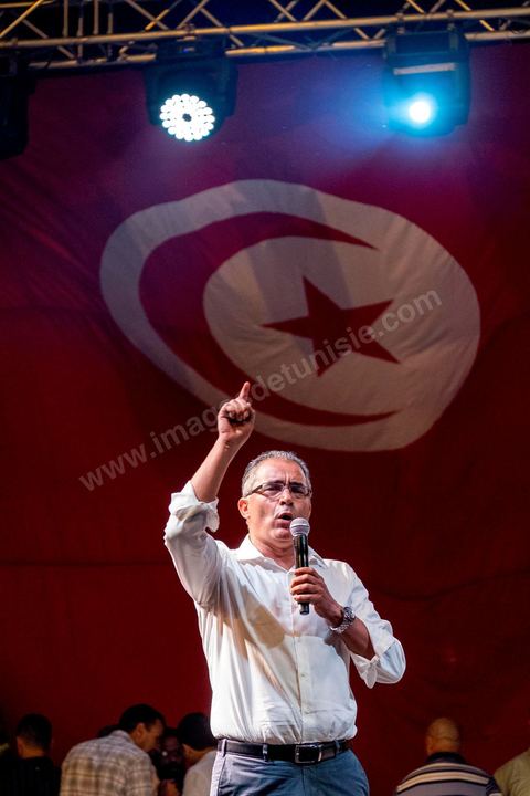 24 août 2013 : Intervention de Mohsen Marzouk leader du parti Nida Tounes, autour du sitin des députés au Bardo, l’opposition tunisienne, regroupée dans une coalition hétéroclite allant de l’extrême-gauche au centre-droit, a mobilisé près de 7000 de ses partisans à Tunis pour lancer sa “semaine du départ” qui doit forcer, par des manifestations pacifiques, le gouvernement dirigé par Ennahdha à démissionner après un mois d’une impasse politique déclenchée par l’assassinat d’un opposant. 