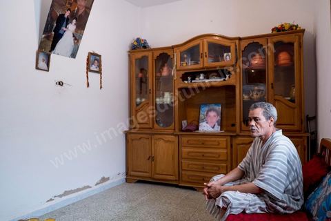 Chez Rebh et Abdelhamid Bouthouri les parents de Ibrahim disparu en mars 2011 dans le quartier de Kabaria.