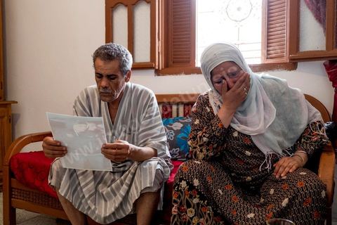 Chez Rebh et Abdelhamid Bouthouri les parents de Ibrahim disparu en mars 2011 dans le quartier de Kabaria.