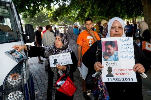 le 6 septembre 2013, une cinquantaine de familles de migrants tunisiens disparus se rassemblent avec des associations devant l'ambassade d'Italie au centre de Tunis pour demander au gouvernment italien le lancement d'une enquête. Suite une rencontre avec le secrétaire général de l'ambassade il leur demandera de voir avec leur gouvernement tunisien. 