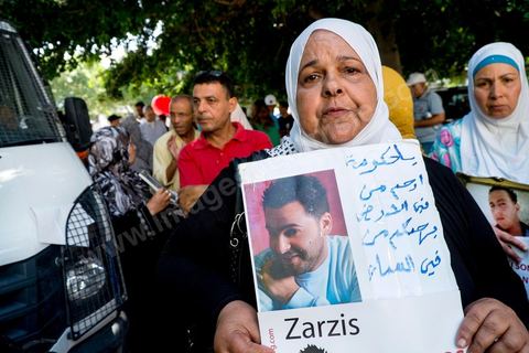 le 6 septembre 2013, une cinquantaine de familles de migrants tunisiens disparus se rassemblent avec des associations devant l'ambassade d'Italie au centre de Tunis pour demander au gouvernment italien le lancement d'une enquête. Suite une rencontre avec le secrétaire général de l'ambassade il leur demandera de voir avec leur gouvernement tunisien. 