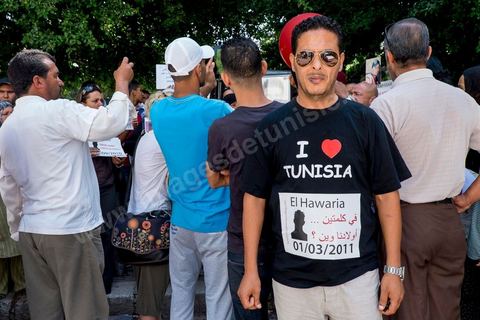 Imed Soltani, fondateur et président de l'association une terre pour tous tente d'aider les familles de disparus. le 6 septembre 2013, une cinquantaine de familles de migrants tunisiens disparus se rassemblent avec des associations devant l'ambassade d'Italie au centre de Tunis pour demander au gouvernment italien le lancement d'une enquête. Suite une rencontre avec le secrétaire général de l'ambassade il leur demandera de voir avec leur gouvernement tunisien. 