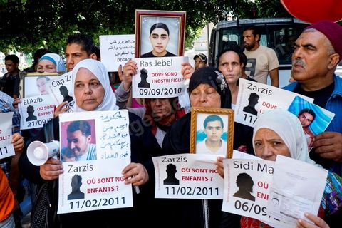 le 6 septembre 2013, une cinquantaine de familles de migrants tunisiens disparus se rassemblent avec des associations devant l'ambassade d'Italie au centre de Tunis pour demander au gouvernment italien le lancement d'une enquête. Suite une rencontre avec le secrétaire général de l'ambassade il leur demandera de voir avec leur gouvernement tunisien. 