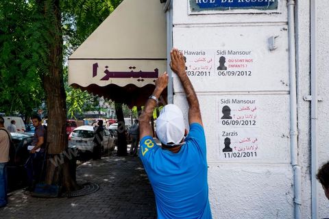 le 6 septembre 2013, une cinquantaine de familles de migrants tunisiens disparus se rassemblent avec des associations devant l'ambassade d'Italie au centre de Tunis pour demander au gouvernment italien le lancement d'une enquête. Suite une rencontre avec le secrétaire général de l'ambassade il leur demandera de voir avec leur gouvernement tunisien. 