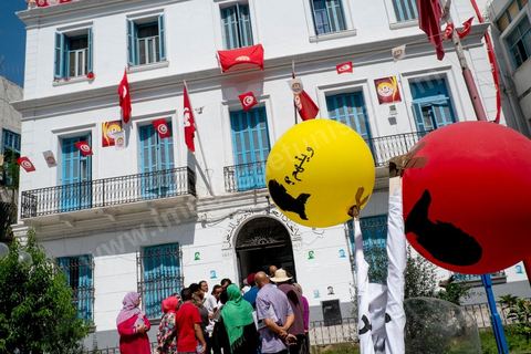 le 6 septembre 2013, une cinquantaine de familles de migrants tunisiens disparus se rassemblent avec des associations devant l'ambassade d'Italie au centre de Tunis pour demander au gouvernment italien le lancement d'une enquête. Suite une rencontre avec le secrétaire général de l'ambassade il leur demandera de voir avec leur gouvernement tunisien. 