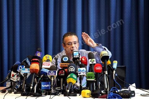 2 octobre 2013 : Taïeb Akili à la conférence de presse de l'IRVA (initiative sur la recherche de la vérité des assassinats), révélant documents du MI à l'appui le rôle du parti Ennahdha dans l'assassinat de Belaid en février 2013.