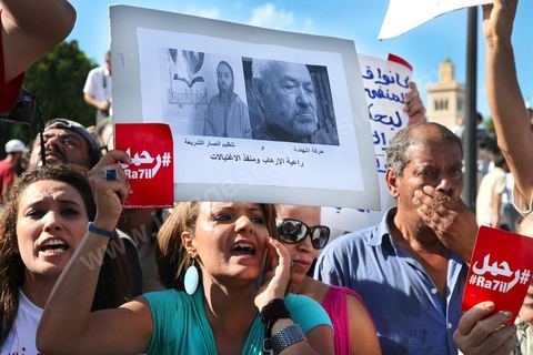 2 octobre 2013 : Manifestation de l'avneue H Bourguiba à la Kasbah suite à la conférence de presse de l'IRVA (initiative sur la recherche de la vérité des assassinats), révélant documents du MI à l'appui le rôle du parti Ennahdha dans l'assassinat de Belaid en février 2013.