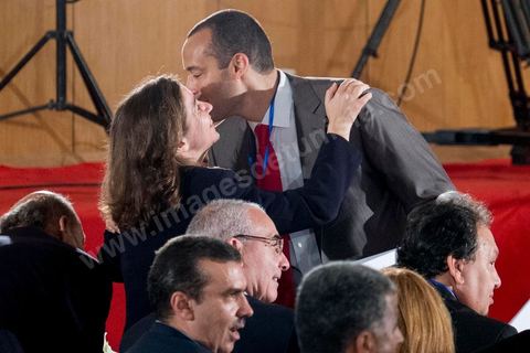 5 octobre 2013 : Maya Jribi, du PDP et Yassine Brahim, ex PDP, Membres des partis politiques et de la société civile au palais des Congrès de Tunis démarrage du Dialogue National en présence des 3 Présidents et sous la houlette du syndicat UGTT. 4 semaines de négociations autour de la feuille de route qui prévoit la formation d'un gouvernement apolitique et l'adoption d'un calendrier électoral à la fin du mois.