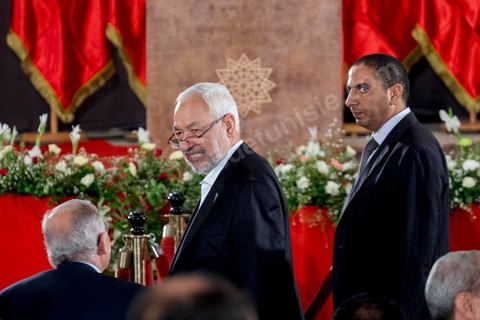 5 octobre 2013 : Arrivée de Rached Ghannouchi, Président d'Ennahdha, au palais des Congrès de Tunis démarrage du Dialogue National en présence des 3 Présidents et sous la houlette du syndicat UGTT. 4 semaines de négociations autour de la feuille de route qui prévoit la formation d'un gouvernement apolitique et l'adoption d'un calendrier électoral à la fin du mois.