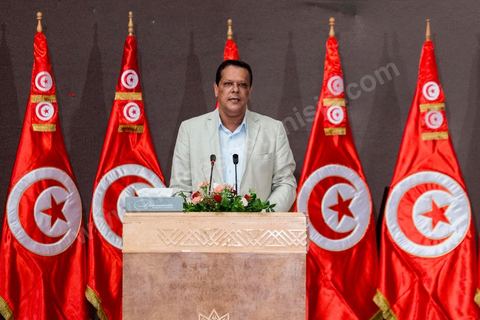 5 octobre 2013 : au palais des Congrès de Tunis démarrage du Dialogue National en présence des 3 Présidents et sous la houlette du syndicat UGTT. 4 semaines de négociations autour de la feuille de route qui prévoit la formation d'un gouvernement apolitique et l'adoption d'un calendrier électoral à la fin du mois.
