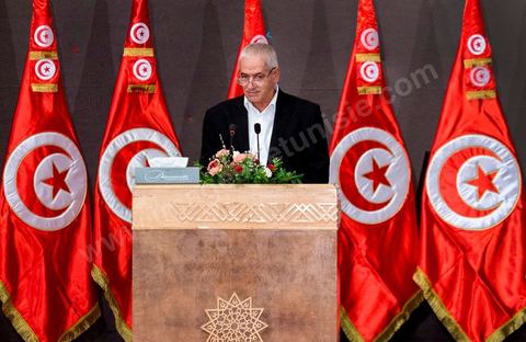 5 octobre 2013 : Discours d'ouverture de Houcine Abassi, Secrétaire Général de la syndicale UGTT, au palais des Congrès de Tunis démarrage du Dialogue National en présence des 3 Présidents et sous la houlette du syndicat UGTT. 4 semaines de négociations autour de la feuille de route qui prévoit la formation d'un gouvernement apolitique et l'adoption d'un calendrier électoral à la fin du mois.