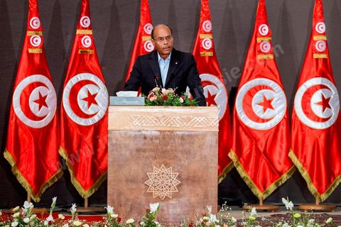 5 octobre 2013 : Discours de Moncef Marzouki, Président de la République, au palais des Congrès de Tunis démarrage du Dialogue National en présence des 3 Présidents et sous la houlette du syndicat UGTT. 4 semaines de négociations autour de la feuille de route qui prévoit la formation d'un gouvernement apolitique et l'adoption d'un calendrier électoral à la fin du mois.