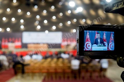 5 octobre 2013 : Discours de Moncef Marzouki, Président de la République, au palais des Congrès de Tunis démarrage du Dialogue National en présence des 3 Présidents et sous la houlette du syndicat UGTT. 4 semaines de négociations autour de la feuille de route qui prévoit la formation d'un gouvernement apolitique et l'adoption d'un calendrier électoral à la fin du mois.