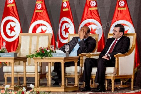 5 octobre 2013 :  Ali Larayedh, président du gouvernement, et Moncef Marzouki, Président de la République, au palais des Congrès de Tunis démarrage du Dialogue National en présence des 3 Présidents et sous la houlette du syndicat UGTT. 4 semaines de négociations autour de la feuille de route qui prévoit la formation d'un gouvernement apolitique et l'adoption d'un calendrier électoral à la fin du mois.