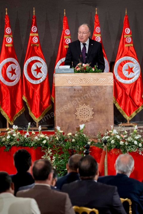 5 octobre 2013 : Discours de Mustapha Ben Jaafar, Président de l'ANC, au palais des Congrès de Tunis démarrage du Dialogue National en présence des 3 Présidents et sous la houlette du syndicat UGTT. 4 semaines de négociations autour de la feuille de route qui prévoit la formation d'un gouvernement apolitique et l'adoption d'un calendrier électoral à la fin du mois.