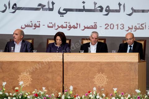 5 octobre 2013 : Discours d'ouverture de Houcine Abassi, Secrétaire Général de la syndicale UGTT, au palais des Congrès de Tunis démarrage du Dialogue National en présence des 3 Présidents et sous la houlette du syndicat UGTT. 4 semaines de négociations autour de la feuille de route qui prévoit la formation d'un gouvernement apolitique et l'adoption d'un calendrier électoral à la fin du mois.