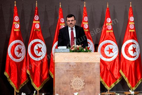 5 octobre 2013 : Discours de Ali Larayedh, Président du gouvernement, au palais des Congrès de Tunis démarrage du Dialogue National en présence des 3 Présidents et sous la houlette du syndicat UGTT. 4 semaines de négociations autour de la feuille de route qui prévoit la formation d'un gouvernement apolitique et l'adoption d'un calendrier électoral à la fin du mois.