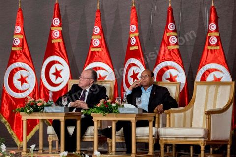 5 octobre 2013 : Moncef Marzouki, Président de la République et Mustapha Ben Jaafar, Président de l'ANC, au palais des Congrès de Tunis démarrage du Dialogue National en présence des 3 Présidents et sous la houlette du syndicat UGTT. 4 semaines de négociations autour de la feuille de route qui prévoit la formation d'un gouvernement apolitique et l'adoption d'un calendrier électoral à la fin du mois.