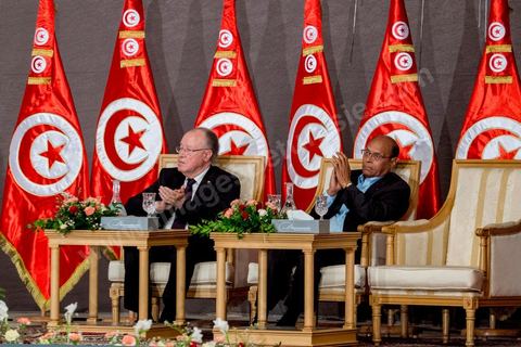 5 octobre 2013 : Moncef Marzouki, Président de la République et Mustapha Ben Jaafar, Président de l'ANC, au palais des Congrès de Tunis démarrage du Dialogue National en présence des 3 Présidents et sous la houlette du syndicat UGTT. 4 semaines de négociations autour de la feuille de route qui prévoit la formation d'un gouvernement apolitique et l'adoption d'un calendrier électoral à la fin du mois.