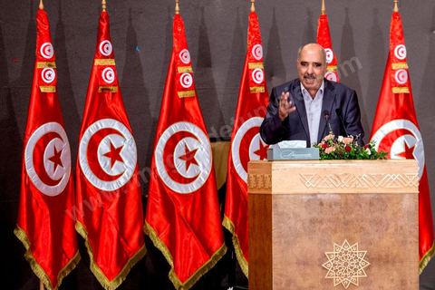 5 octobre 2013 : Abdessatar Ben Moussa, président de la LTDH, au palais des Congrès de Tunis démarrage du Dialogue National en présence des 3 Présidents et sous la houlette du syndicat UGTT. 4 semaines de négociations autour de la feuille de route qui prévoit la formation d'un gouvernement apolitique et l'adoption d'un calendrier électoral à la fin du mois.