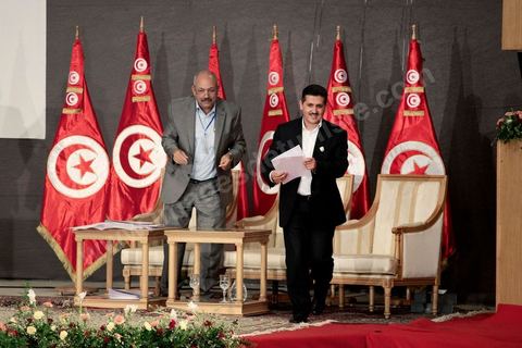 5 octobre 2013 : Imed Daimi, secrétaire Général du CPR, à la séance de signature de la feuille de route au palais des Congrès de Tunis démarrage du Dialogue National en présence des 3 Présidents et sous la houlette du syndicat UGTT. 4 semaines de négociations autour de la feuille de route qui prévoit la formation d'un gouvernement apolitique et l'adoption d'un calendrier électoral à la fin du mois.