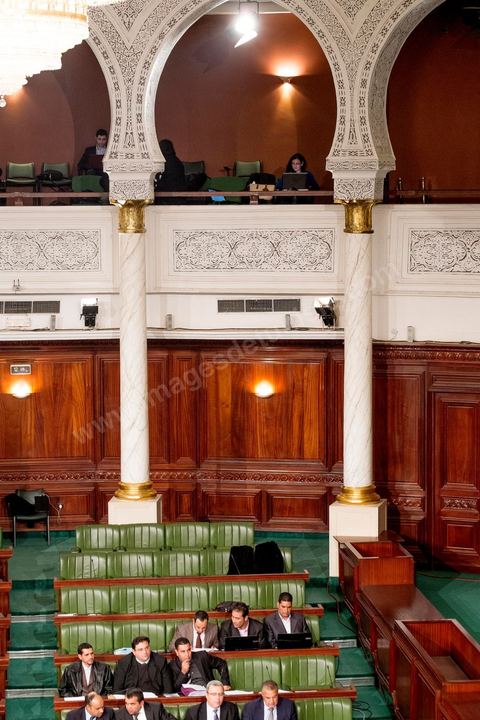 Située à l'étage de l'hemicycle, l'équipe de Bawsala observe l'ensemble des débats de l'Assemblée Nationale Constituante. Al Bawsala (la boussole) est une organisation non gouvernementale de droit tunisien à but non lucratif. Elle est indépendante de toute influence politique. L'équipe travaille depuis 2012 comme un l’observatoire de l’Assemblée nationale constituante.