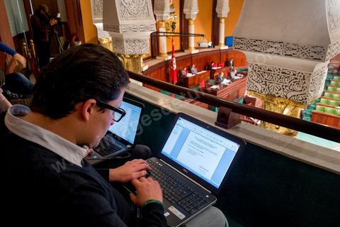 Durant une plénière de l'assemblée Tammen twitte pour le compte Al Bawsala l'ensemble des faits et discours importants. Al Bawsala (la boussole) est une organisation non gouvernementale de droit tunisien à but non lucratif. Elle est indépendante de toute influence politique. L'équipe travaille depuis 2012 comme un l’observatoire de l’Assemblée nationale constituante.