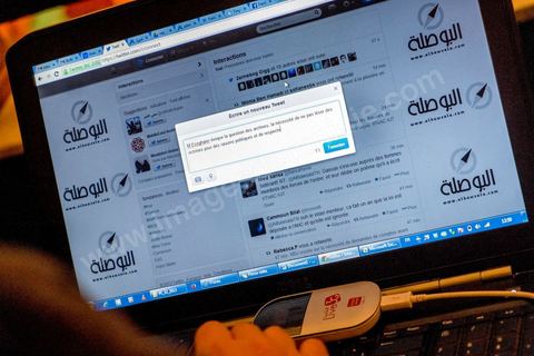 Durant une plénière de l'assemblée Tammen twitte pour le compte Al Bawsala l'ensemble des faits et discours importants. Al Bawsala (la boussole) est une organisation non gouvernementale de droit tunisien à but non lucratif. Elle est indépendante de toute influence politique. L'équipe travaille depuis 2012 comme un l’observatoire de l’Assemblée nationale constituante.