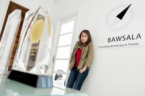 Amira Yahyaoui, Présidente de Al Bawsala, dans les bureau de l'ONG.