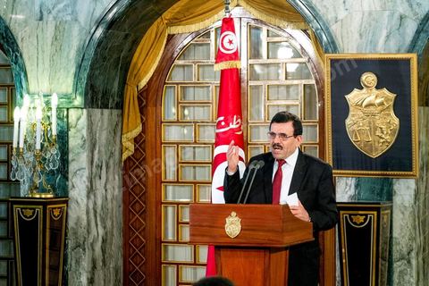 09 janvier 2014 : Discours de Ali Larayedh après la remise de sa démission. Au palais présidentiel de Carthage, le Premier Ministre Ali Larayedh, du parti Ennahdha, remet au Président de la Républie, Moncef Marzouki, sa démission comme convenu dans le planning du Dialogue National. Hier à l'Assemblée Nationale les membres de l'ISIEI ont été élus par les députés, reste encore 15 jours pour finaliser le vote de la constitution, le premier ministre sera remplacé par Mehdi Jomaa candidat proposé par le Dialogue National.