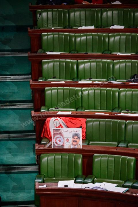 8 janvier 2014 : Parmi les rangs de l'Assemblée nationale constituante, le portrait de Mohamed Brahmi assassiné le 25 juillet.