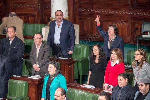 9 janvier 2014 : Les députés saluent le vote de l'amendement qui ajoute à l'article 45 le principe de la parité dans les assemblées élues et la protectiond es droits acquis par les femmes.