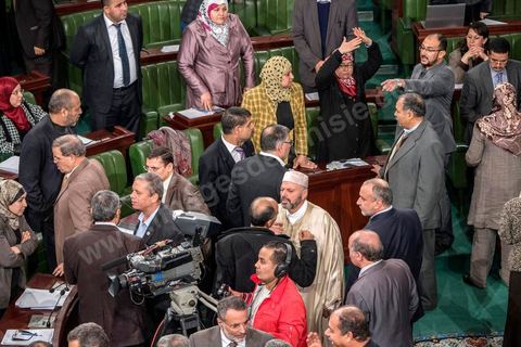 9 janvier 2014 : l'assemblée nationale constituante a adopté une version de l'article 45 qui consacre la défense des droits acquis par la femme et le principe de la parité dans les assemblées élus. Une partie des élus d'Ennahdha protestent après l'adoption de l'amendement qui prévoit notamment le principe de la parité.