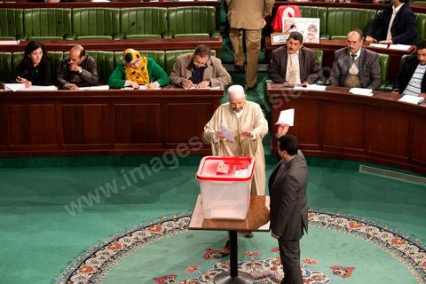 9 janvier 2014 : Habib Ellouze (face) vote pour l'élection du président la commission électorale indépendante.