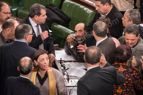 13 janvier 2014, à l'Assemblée nationale constituante, l'examen des articles relatifs au pouvoir juidiciaire donne lieu à une très vive polémique et à plusieurs incidents de séance durant lesquels certains députés sont sur le point d'en venir aux mains.