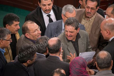 13 janvier 2014, à l'Assemblée nationale constituante, l'examen des articles relatifs au pouvoir juidiciaire donne lieu à une très vive polémique et à plusieurs incidents de séance durant lesquels certains députés sont sur le point d'en venir aux mains.